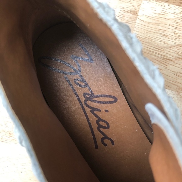 Zodiac NWOT Suede Moccasin Booties - Picture 10 of 10